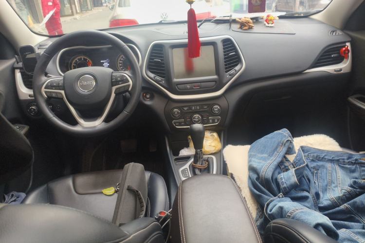 Used Jeep Cherokee 2020 2.0L Two-Wheel Drive Classic Sports Edition Center Console