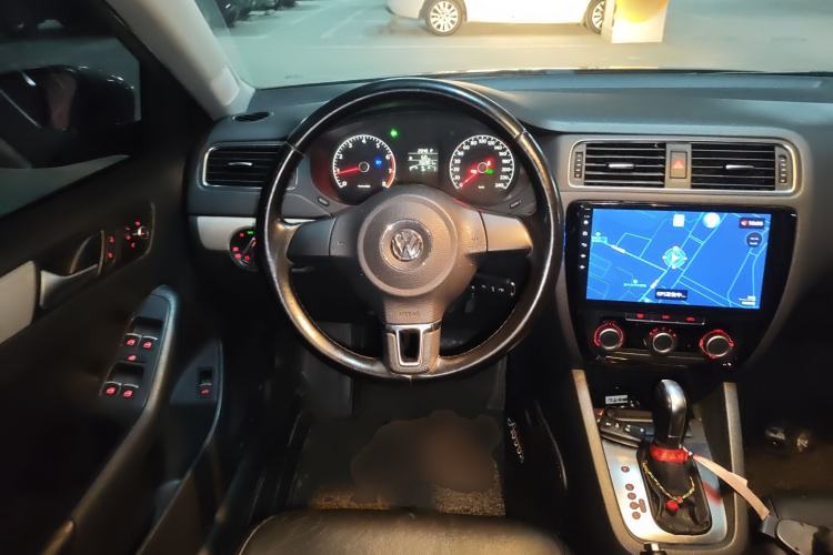 Used Volkswagen Sagitar 2014 Revised Version 1.6L Automatic Comfort Edition Steering Wheel