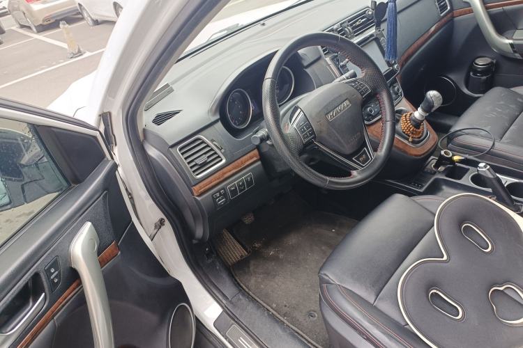Used Haval H6 2015 Revised Version Sport Edition 1.5T Manual Transmission Two-Wheel Drive Elite Grade
