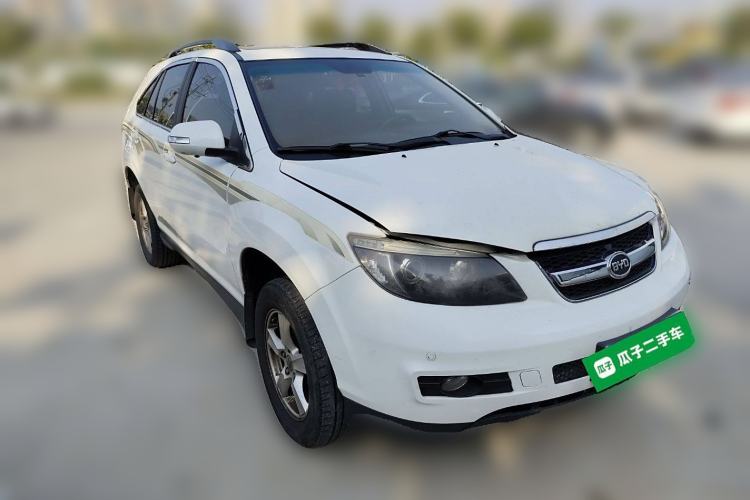 Used BYD S6 2014 1.5TI Manual Luxury 5-Seater Front Right 45 Deg