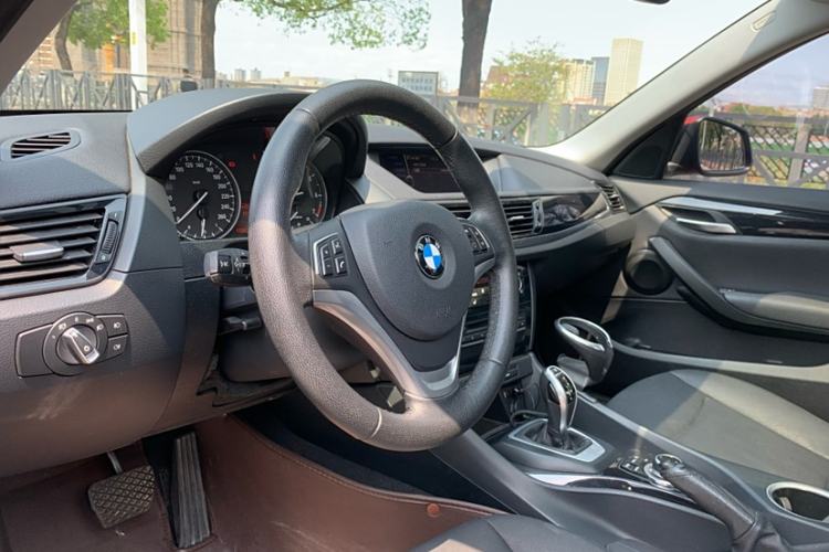 Used BMW X1 2015 sDrive18i Leading Edition