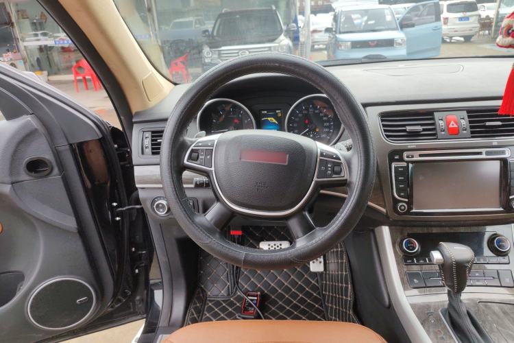 Used Haval H8 2015 2.0T Two-Wheel-Drive Luxury Version Steering Wheel
