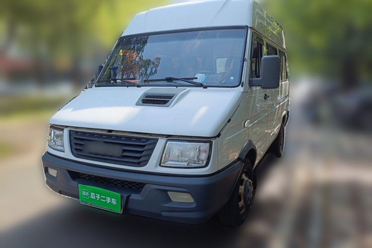 Used Iveco Daily 2017 2.5T A35 Passenger Van 5-7 Seats Model 47Z5
