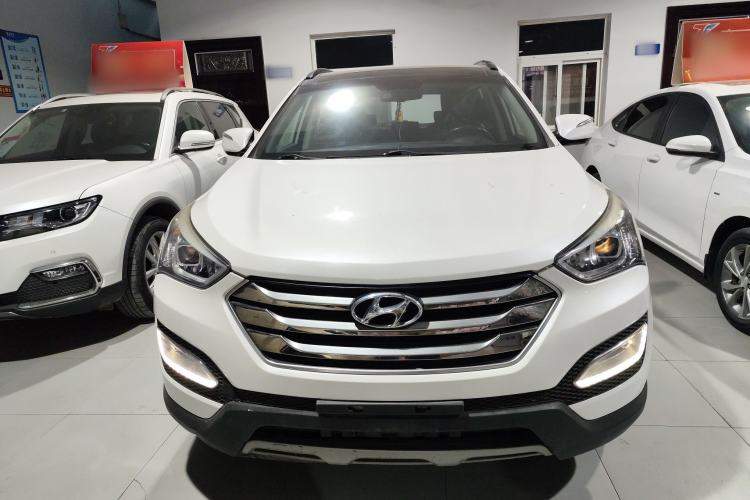 Used Hyundai Santa Fe 2015 2.4L Automatic Two-Wheel Drive Smart Version 5 Seats
