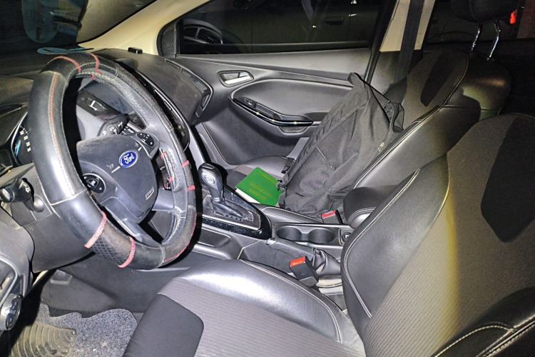 Used Ford Focus 2012 Sedan 1.6L Automatic Fashion Edition