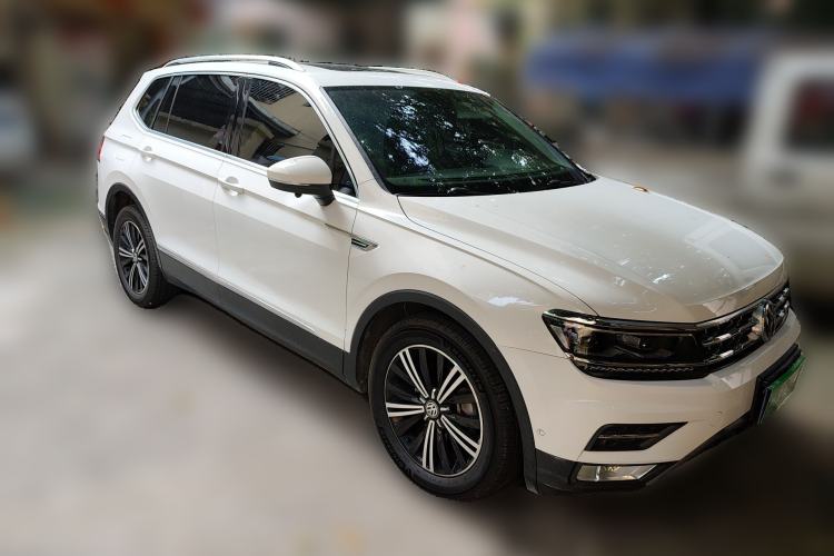 Used Volkswagen Tiguan L 2017 330TSI Automatic Two-Wheel Drive Flagship Edition Front Right 45 Deg