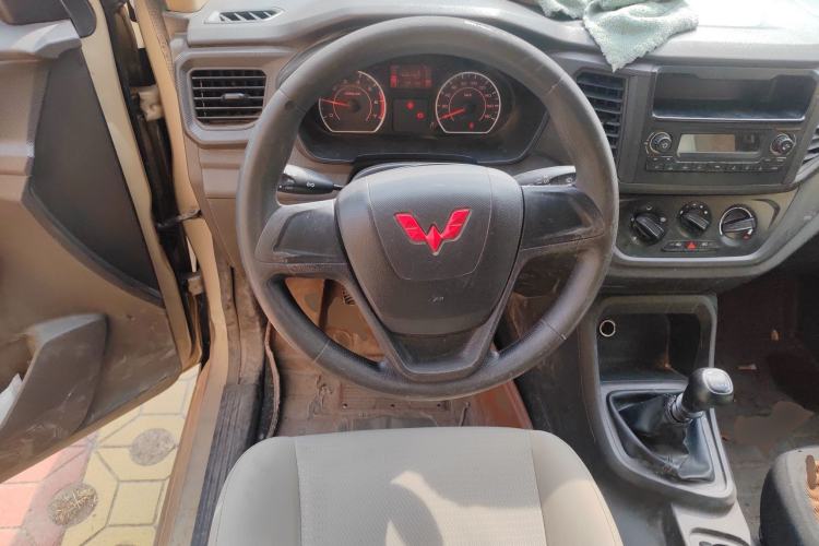 Used Wuling Hongguang V 2022 1.5L Jingqu Edition Electric-Assist LAR