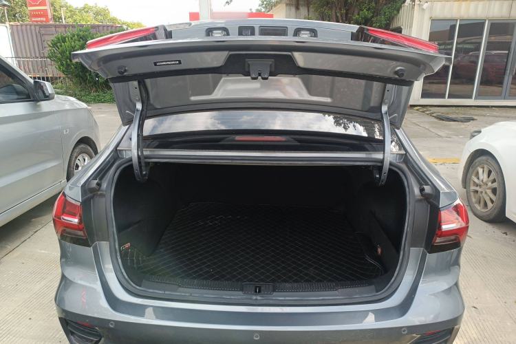 Used Roewe i5 2021 1.5L CVT Black Gold Edition