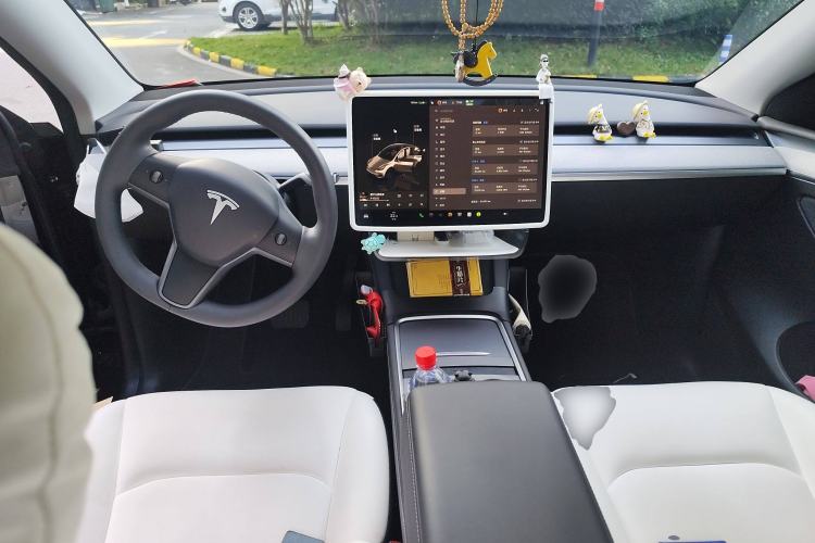 Used Tesla Model Y 2023 Rear-Wheel-Drive Version Center Console