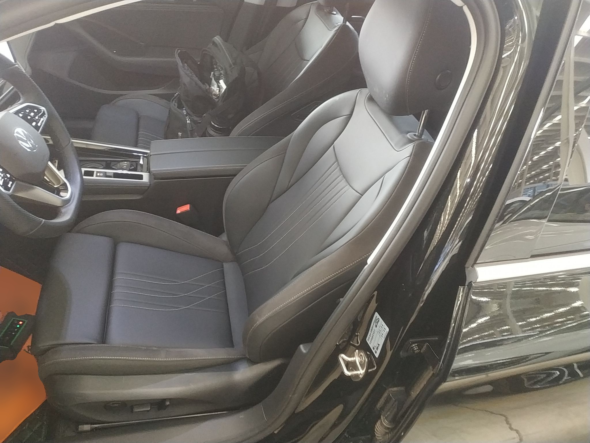 Переднее сиденье в автомобиле