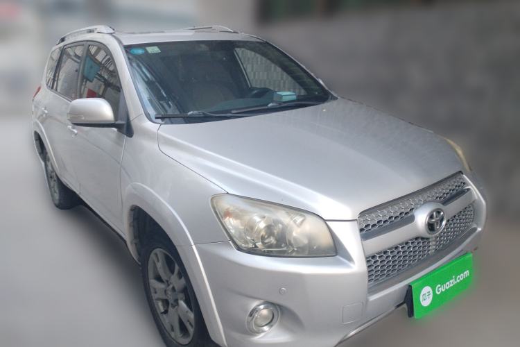 Used Toyota RAV4 2012 Luxurious 2.4L Automatic 4x4 with Stylish Features
