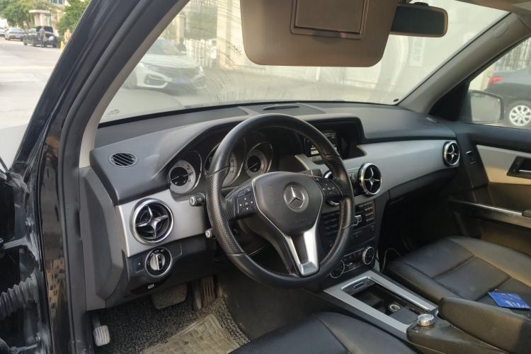 Used Mercedes-Benz GLK-Class 2013 GLK 300 4MATIC Fashion Model Center Console