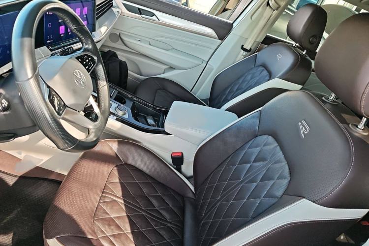 Used Volkswagen Tavendor 2023 380TSI Four-Wheel Drive R-Line Cruise Edition
