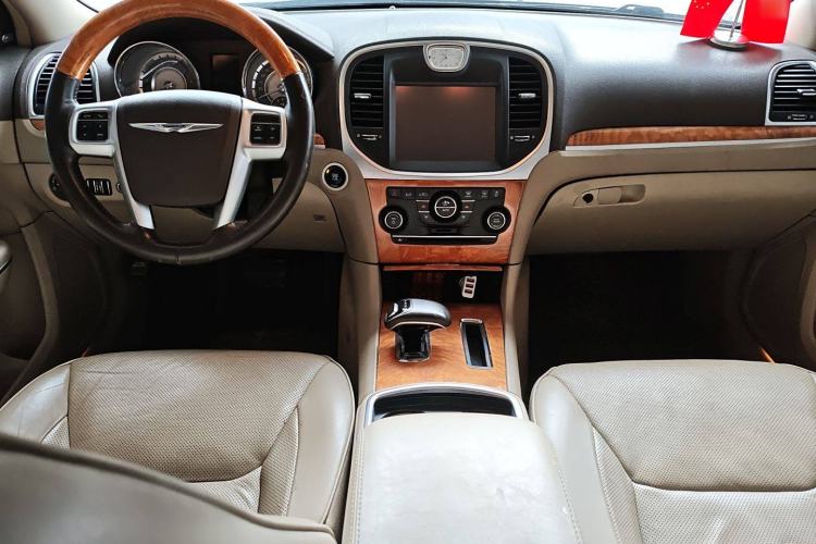 Used Chrysler 300C 2013 3.6L Luxury Edition