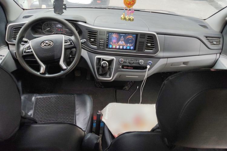 Used SAIC MAXUS Xintu V80 2021 2.0T Manual Classic Aoyuntong 127 PS Mid-axle Mid-roof 6/7/8/9-Seater Center Console