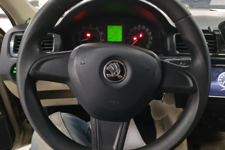 Used Skoda Rapid 2015 1.6L Manual Smart Selection Model Steering Wheel