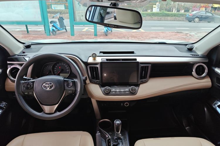 Used Toyota RAV4 2015 2.0L CVT Two-Wheel Drive Fashion Edition