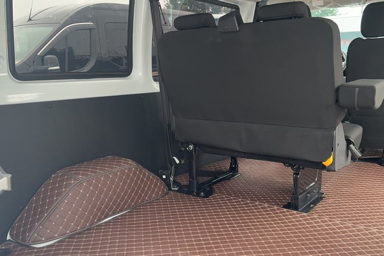 Used JMC Fushun 2023 2.0T Automatic Short-Wheelbase Mid-Height Commercial Multi-Purpose Passenger Vehicle 5 Seats