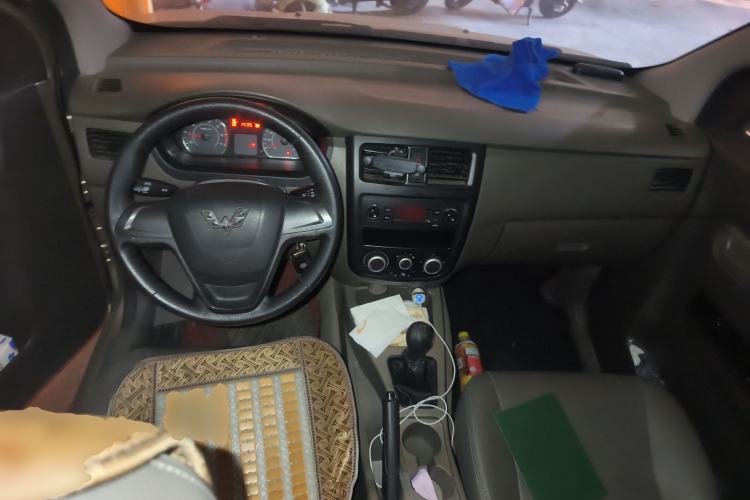 Used Wuling Rongguang V 2015 1.5L Base Version