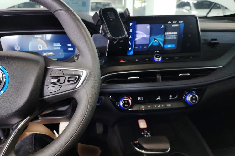 Used Buick Velite 6 2023 430km Range Commuter Version
