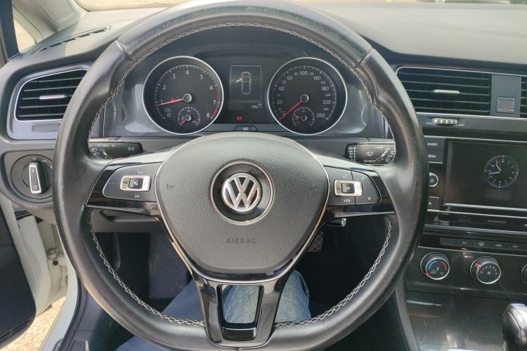 Used Volkswagen Golf 2017 230TSI Automatic Comfort Edition – Celebrating Milestone of One Million Units Steering Wheel