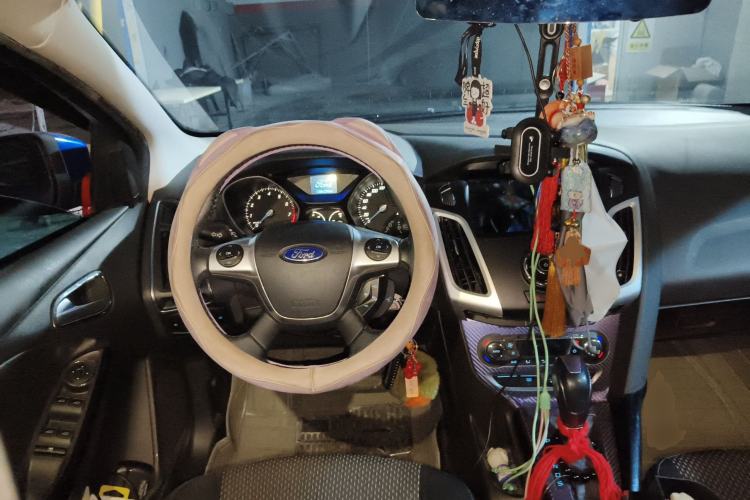 Used Ford Focus 2012 Hatchback 1.6L Automatic Comfort Model Steering Wheel