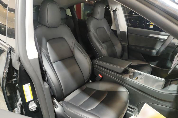 Used Tesla Model Y 2023 Long-Range All-Wheel-Drive Version Right Front Seat