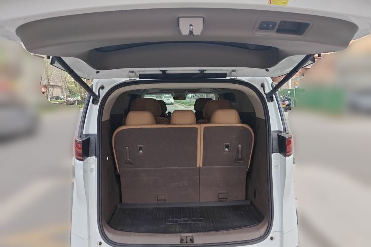 Used Denza D9 2022 DM-i 970 Four-Wheel Drive Flagship Model Trunk