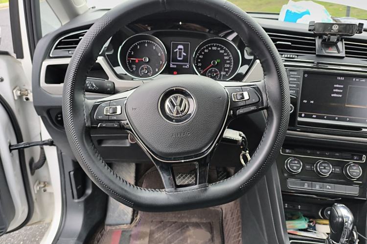 Used Volkswagen Touran 2018 Volkswagen Touran L 280TSI DSG Comfort Edition 7 Seats China VI Standard
