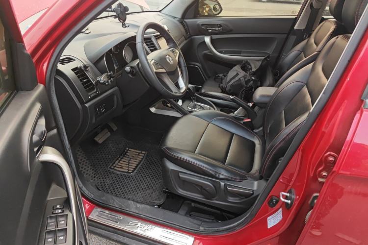 Used CHANGAN CS35 2012 1.6L Automatic Luxury Version China IV Standard Driver Seat