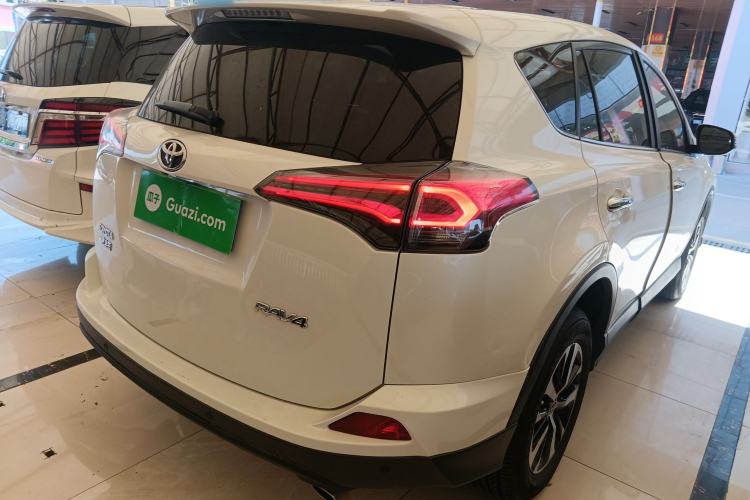 Used Toyota RAV4 2016 2.0L CVT Two-Wheel Drive Fashion Edition China V Standard