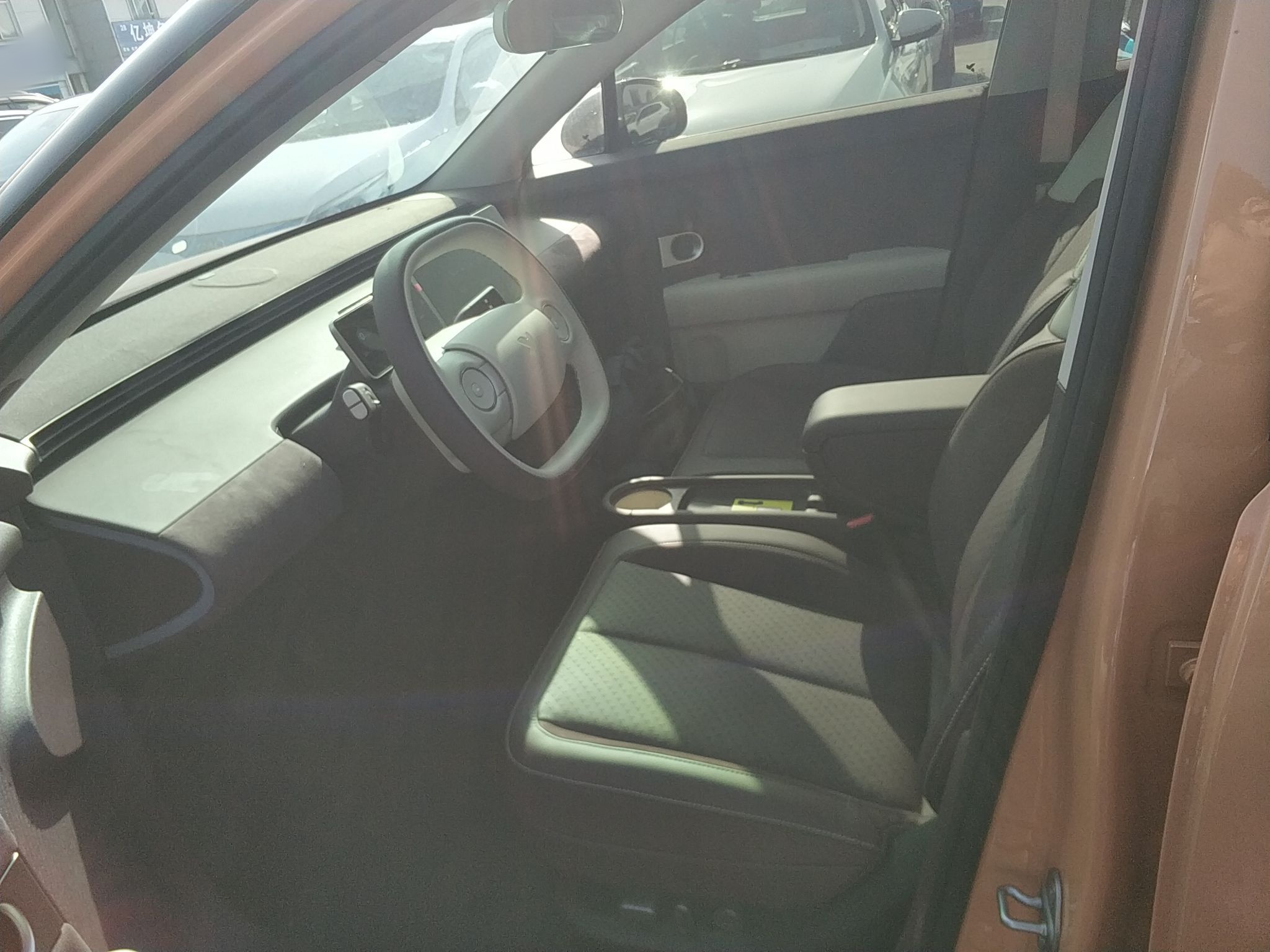 Переднее сиденье в автомобиле