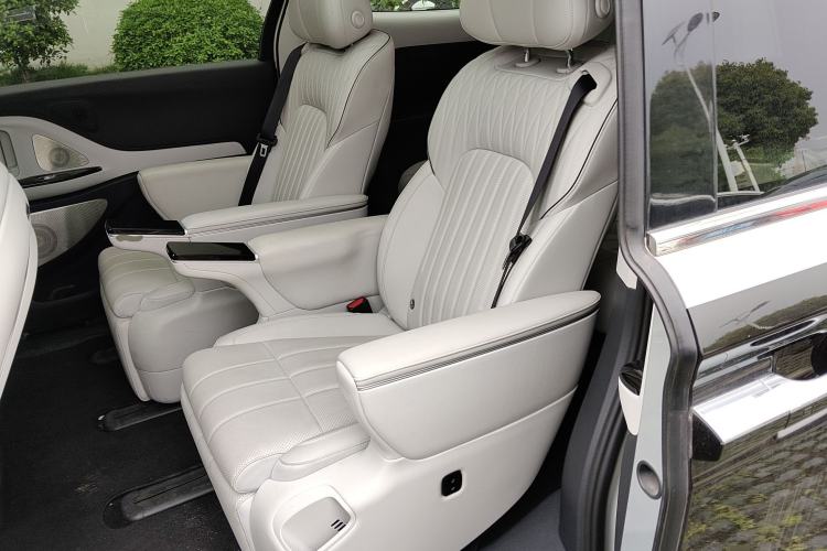 Used VOYAH Dream 2025 PHEV Four-Wheel-Drive Flagship Version – Qiankun Edition Left Rear Seat