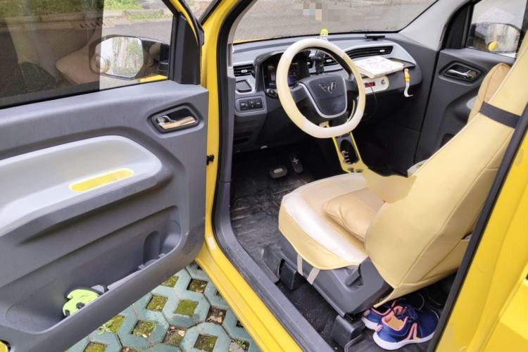 Used Wuling Hongguang MINIEV 2022 Macaron Premium Model – Lithium Ternary Battery