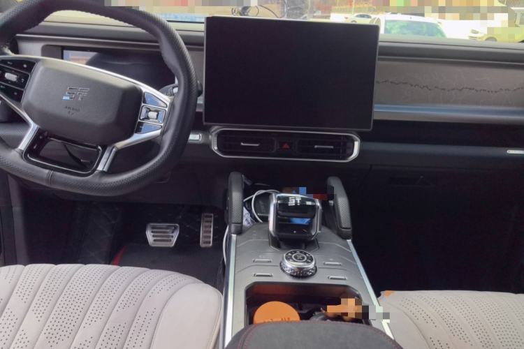 Used JETOUR Traveler 2024 2.0T All-Wheel-Drive CrossPRO+ Entertainment Edition Center Console