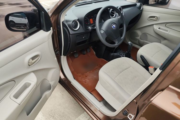 Used Venucia R30 2014 1.2L Manual Comfort Edition