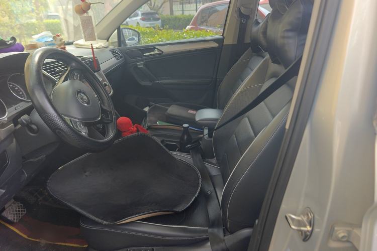 Used Volkswagen Tiguan L 2017 380TSI Automatic All-Wheel-Drive Flagship Edition Left Front Seat