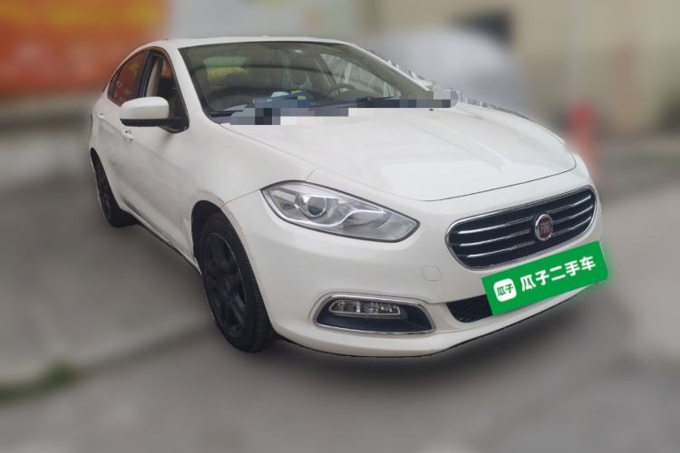 Used Fiat Viaggio 2012 1.4T Automatic Luxury Edition Front Right 45 Deg