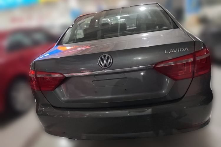 Used Volkswagen Lavida 2013 Revised Classic 1.6L Manual Fashion Edition
