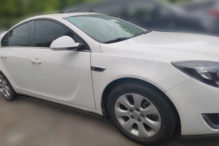 Used Buick Regal 2015 1.6T Leading Technology Model Front Right 45 Deg