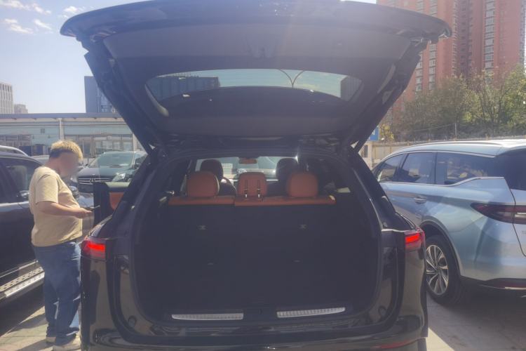 Used XPeng G9 2025 625 Long-Range Max Trunk