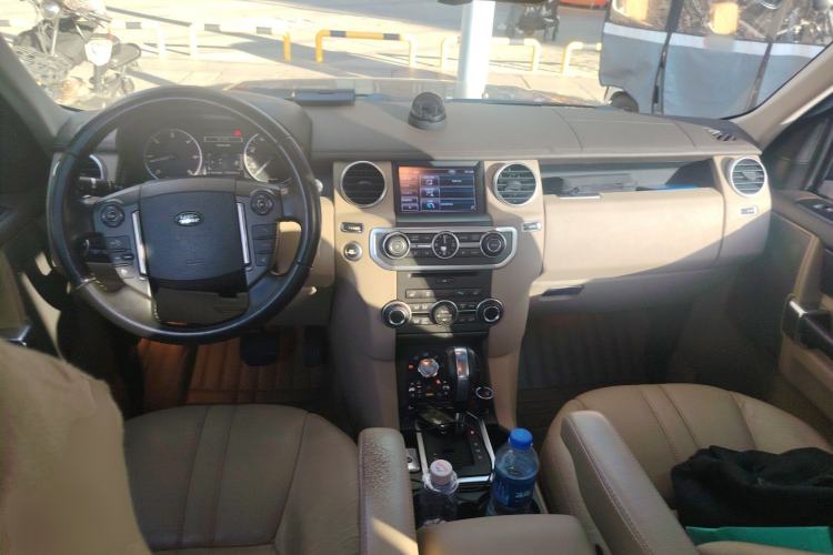 Used Land Rover Discovery 2011 3.0 SDV6 HSE Diesel Version Center Console