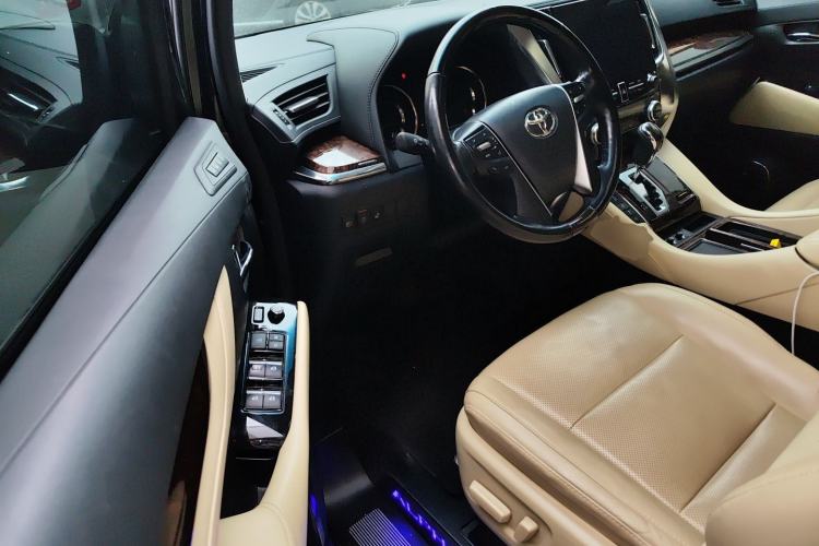 Used Toyota Alphard 2020 Dual-Engine 2.5L Luxury Edition
