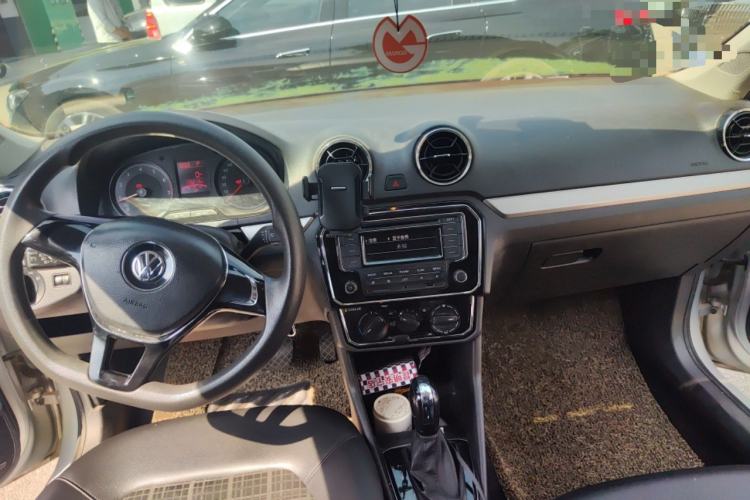 Used Volkswagen Jetta 2017 1.5L Automatic Comfort Model Center Console