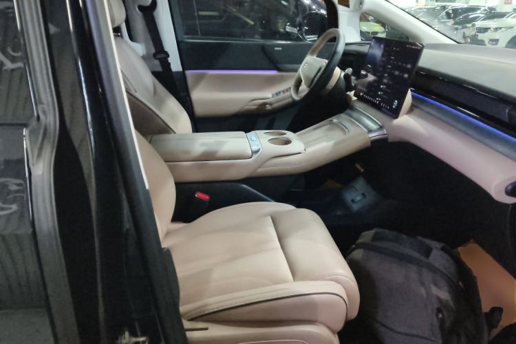 Used XPeng X9 2024 702 Ultra-Long Range Pro Right Front Seat