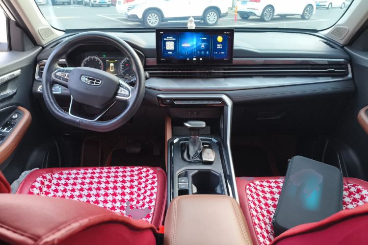 Used Geely Auto Vision X6 2021 PRO 1.4T Automatic Prestige Model Center Console