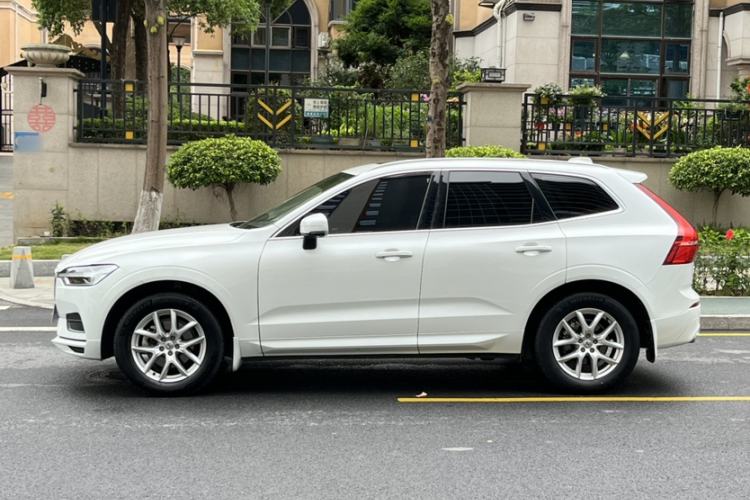 Used Volvo XC60 2019 T5 4x4 Smart Edition China VI Standard Exterior 2