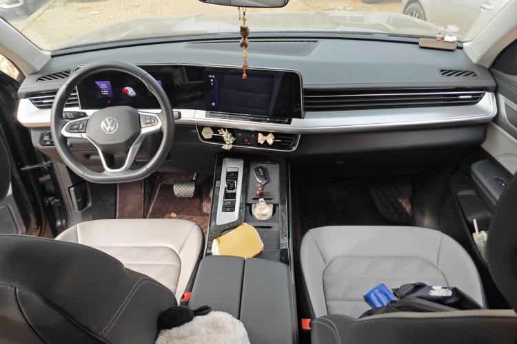 Used Volkswagen Tavendor 2024 330TSI Luxury Touring - All-Inclusive Edition Center Console