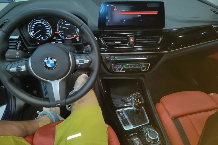 Used BMW 1 Series 2022 125i M Sport Night Edition Center Console