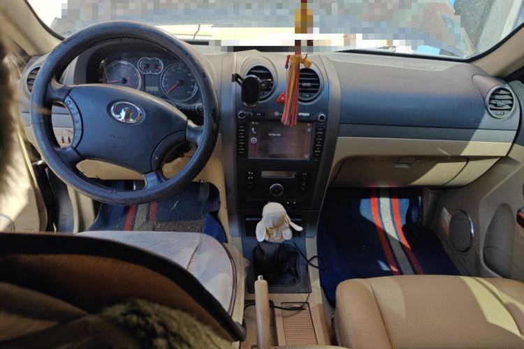 Used Haval H5 Classic 2012 European-style 2.0L Two-Wheel Drive Elite Model Center Console